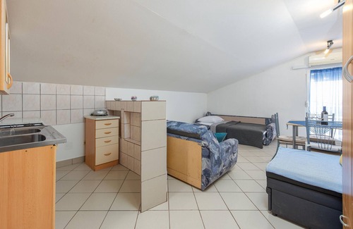 Ribarica Apartment | Amazing apartment in Cesarica with kitchen