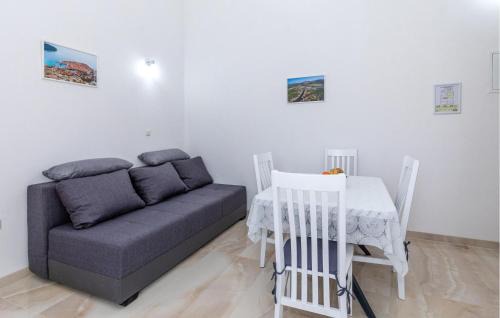 Komarna Apartment | Amazing Apartment In Komarna With Wifi