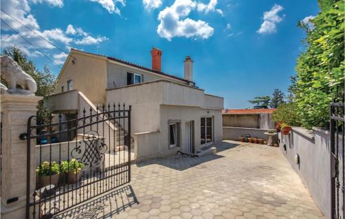 Zurkovo Apartment | Amazing Apartment In Kostrena With Wifi