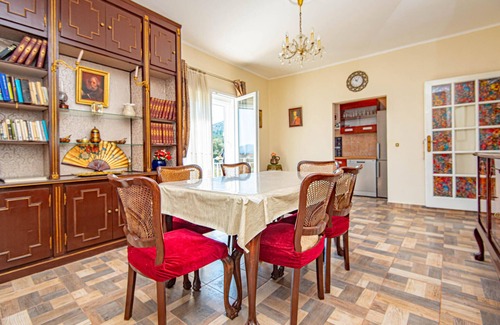 Raslina Apartment | Amazing apartment in Raslina with WiFi