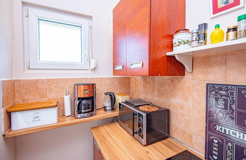 Raslina Apartment | Amazing apartment in Raslina with WiFi