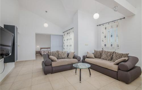 Salatic Apartment | Amazing Apartment In Salatici