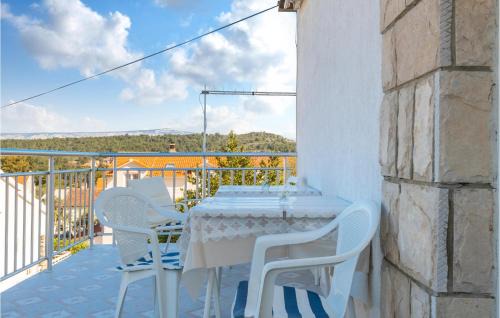 Stari Grad Apartment | Amazing Apartment In Stari Grad With Kitchen