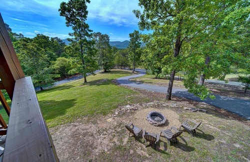 Young Harris Cabin | Amazing Appalachian Mountain Views from Every Room!