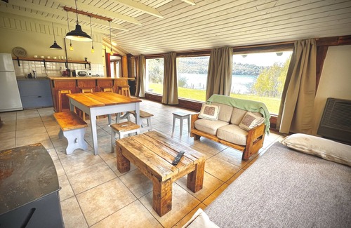Colonia Suiza Cabin | Amazing Cabin on the Shore of Lake Moreno H58 by Apartments Bariloche