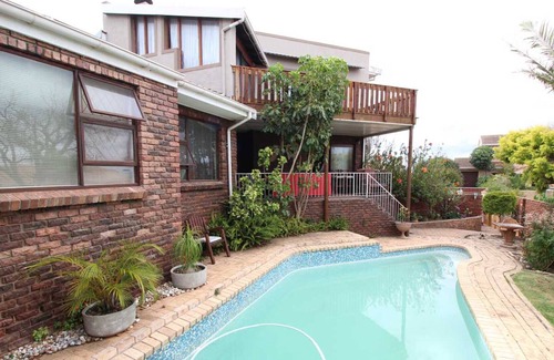 Wavecrest House | Amazing bay views ideal for family groups