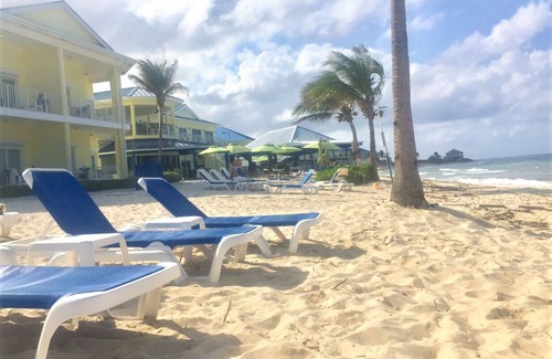 Colliers Bay Condo | Amazing Beach Front - Ground Floor- 2 bdrm/2bath Wyndham Reef Resort Condo