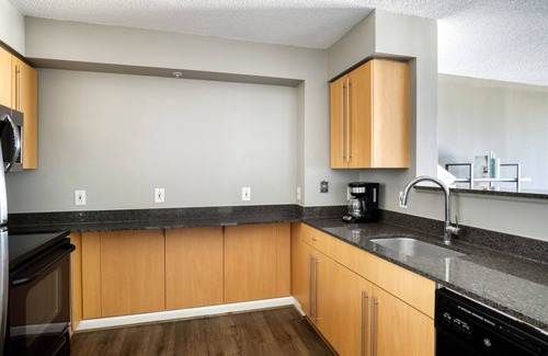 Woodmont Triangle Apartment | Amazing Bethesda 2BR w/Gym & Pool, near Metro, by Blueground
