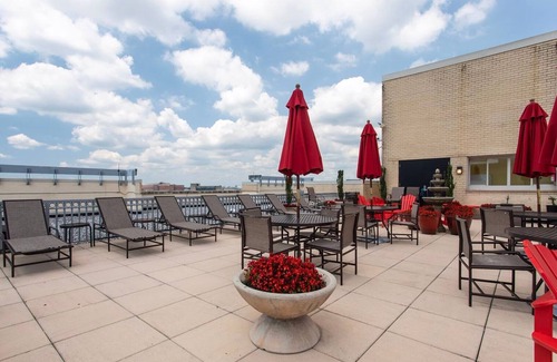 Woodmont Triangle Apartment | Amazing Bethesda 2BR w/Gym & Pool, near Metro, by Blueground