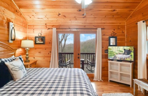 Ridgeline Vistas Cabin | Amazing Blue Ridge Mountain Views: Hot Tub | Fire Pit | Arcade | Pet-friendly