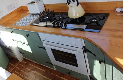 Cambridge City Centre Boat Rental | Amazing Boatel in Cambridge