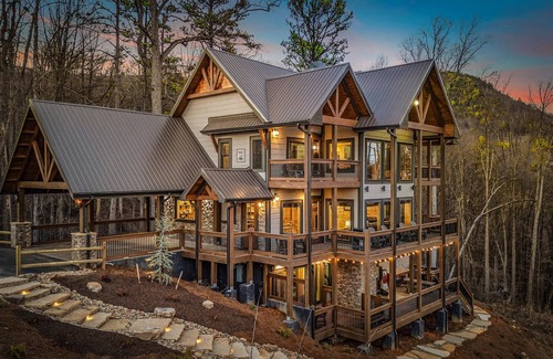 Bluff Mountain Cabin | Amazing BRAND NEW Pool Cabin, Incredible Views and Amenities