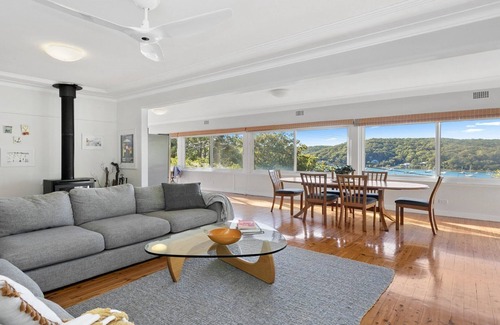 Hardys Bay House | Amazing bush and bay views