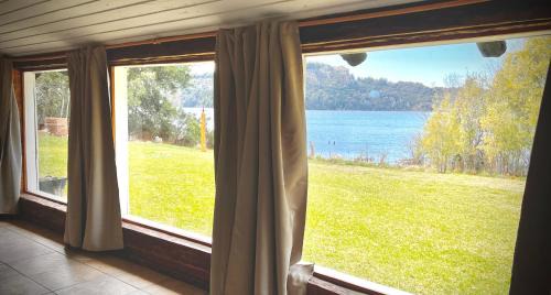 Colonia Suiza Ski Chalet | Amazing Cabin on the Shore of Lake Moreno H58 by Apartments Bariloche