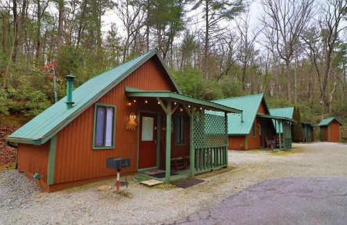 Helen House | Amazing Cabin HOT tub minutes to Helen #1