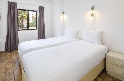 Mato Serrao Villa | Amazing Carvoeiro Villa Villa Carvoeiro Grande 16 Bedrooms Private Pool & Great For Large Groups Algarve