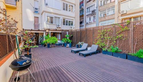 el Camp d'en Grassot i Gracia Nova Apartment | Amazing central home with large terrace & pool