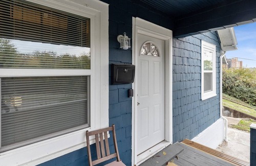 CUF Apartment | Amazing Centrally Located APT Combo Near UC, Hospital and Zoo! by RedAwning