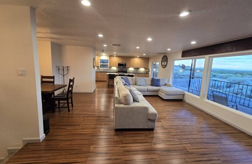 Pat Hurley House | Amazing City Views - Beautiful home w/Hot Tub