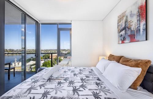 Newstead Apartment | Amazing cityview Glamourous 2BR Apt w parkpool