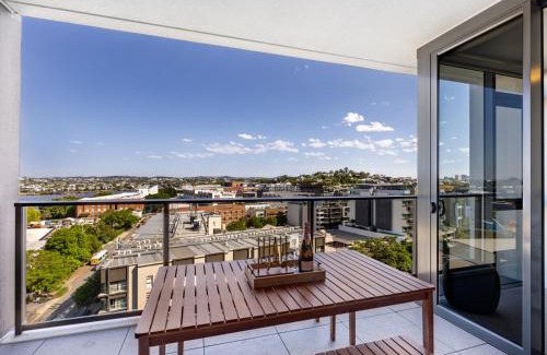 Newstead Apartment | Amazing cityview Glamourous 2BR Apt w parkpool