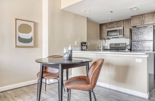 Court House Apartment | Amazing Clarendon 1BR w/Gym, W/D & Doorman, walk to Metro, by Blueground
