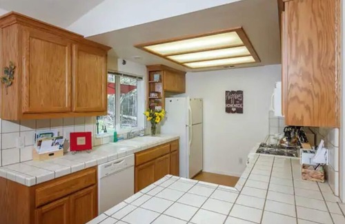 Mariposa House | Amazing comfort, family friendly, perfect home base for a Yosemite Adventure!