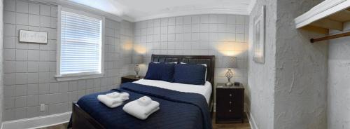 Statesboro House | Amazing Cottage - Located on Blue Mile - Close to GSU!