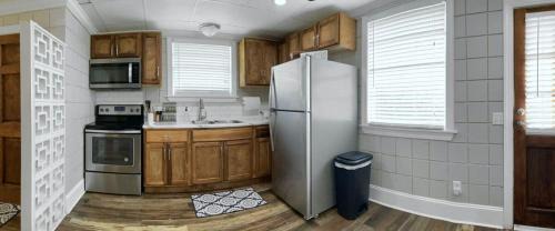 Statesboro House | Amazing Cottage - Located on Blue Mile - Close to GSU!