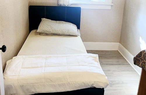 Davisville House | Amazing Cozy Vintage