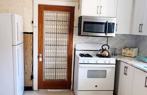 Davisville House | Amazing Cozy Vintage