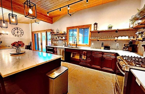 Downtown Leavenworth Cabin | Amazing Custom Enchantment Lodges 5 min walk to Downtown