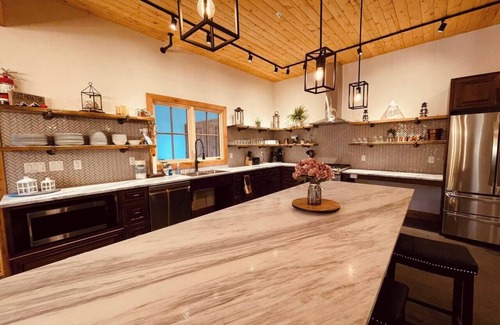Downtown Leavenworth Cabin | Amazing Custom Enchantment Lodges 5 min walk to Downtown