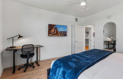 Downtown Salt Lake City Apartment | Amazing Deluxe 2BR Pool Gym Htub