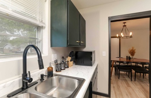 Wichita House | Amazing East Side 3BR 2BA Wifi SMRT TV