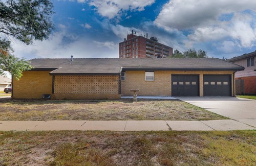 Wichita House | Amazing East Side 3BR 2BA Wifi SMRT TV