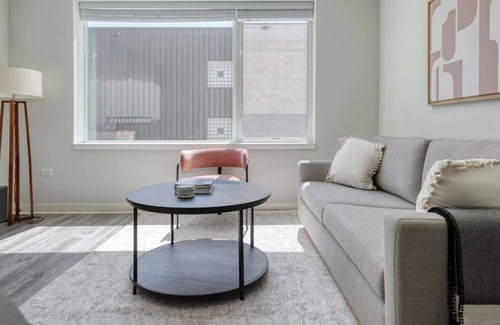 Edgewater Apartment | Amazing Edgewater 1BR w/ Gym & Lounge, nr Red Line, by Blueground