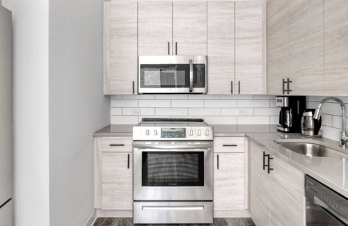 Edgewater Apartment | Amazing Edgewater 1BR w/ Gym & Lounge, nr Red Line, by Blueground