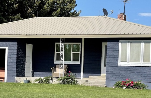 Idaho Falls House | Amazing entire clean Country House w/hot tub a/c close to Yellowstone NP.