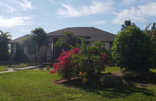 Meadowbrook Estates House | Amazing Estate on Nature Preserve - Close to Everything