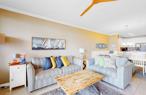 Sunset Island Condo | Amazing Family Condo w/AC, Private W/D, Shared Pool, Free WiFi, & Bay Views
