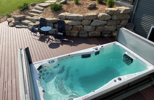 Neenah House | Amazing family home on almost 2 acres!