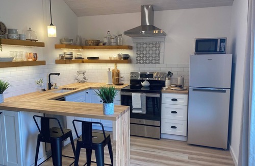 Napa Cottage | Amazing Farmhouse Style Cottage Near Downtown Napa!
