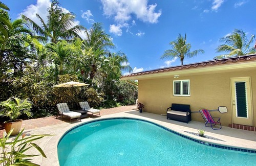 Imperial Point House | Amazing Fort Lauderdale 2BD/2BT+Den with Heated Pool, Close to the Beach!