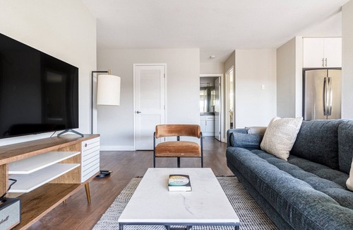 Foster City Apartment | Amazing Foster City 1BR w/Pool, W/D, Gym, near highways, by Blueground