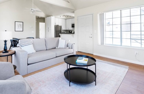 Foster City Apartment | Amazing Foster City 1BR w/ W/D, Gym, Pool, 1 mi. to shops, by Blueground