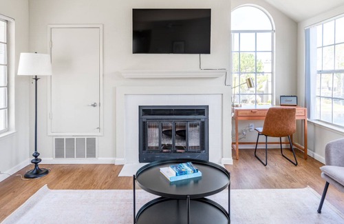 Foster City Apartment | Amazing Foster City 1BR w/ W/D, Gym, Pool, 1 mi. to shops, by Blueground