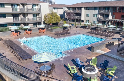 Foster City Apartment | Amazing Foster City 1BR w/ Gym, Pool, W/D, near highways, by Blueground