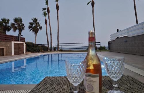 Pervolia Villa | Amazing frontline beach villa