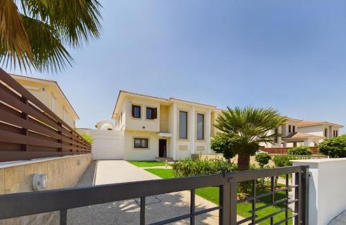 Pervolia Villa | Amazing frontline beach villa